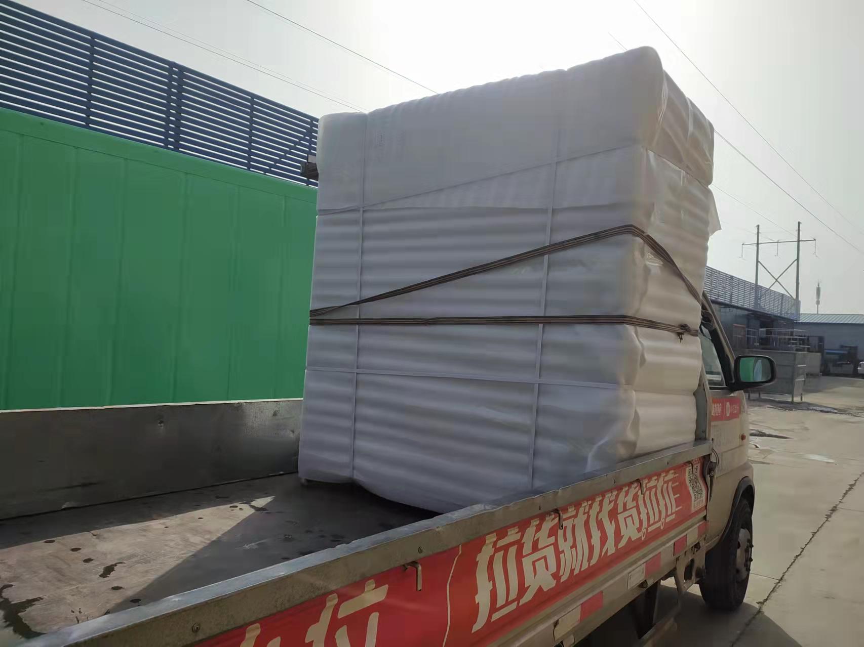 100型全自動豆芽機械裝車發貨中